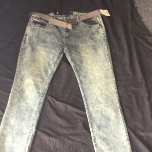 New Men’s Rocawear jeans with belt
